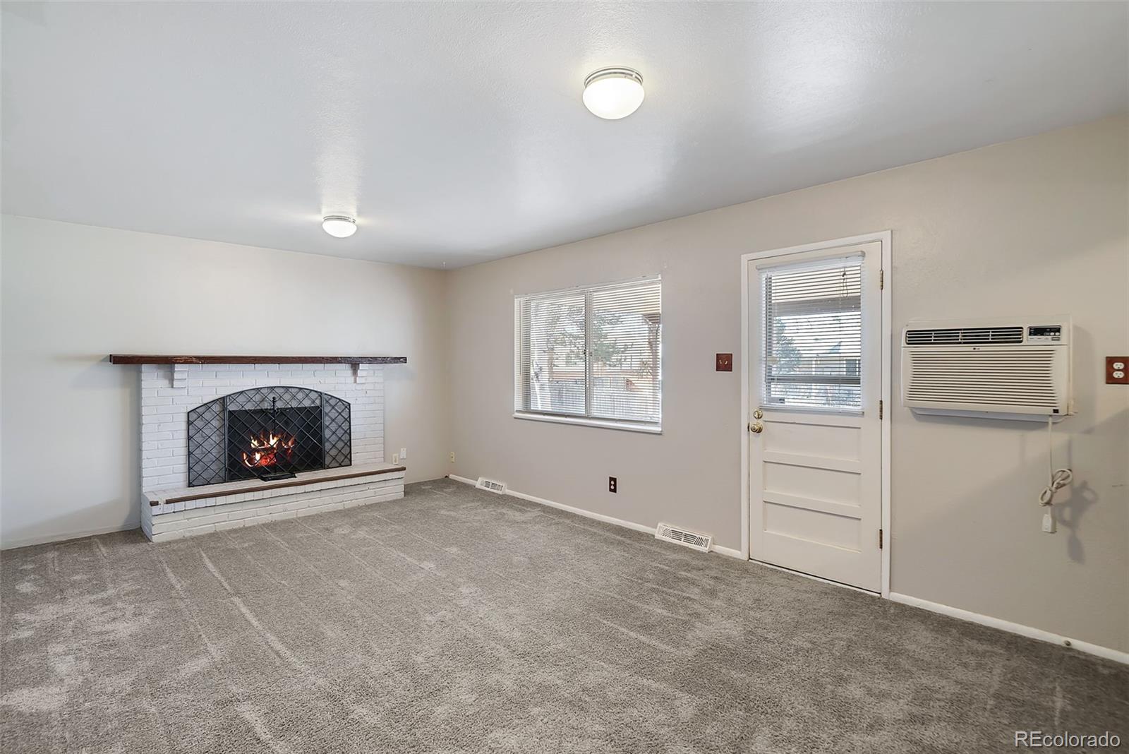 2801 S Roslyn Street