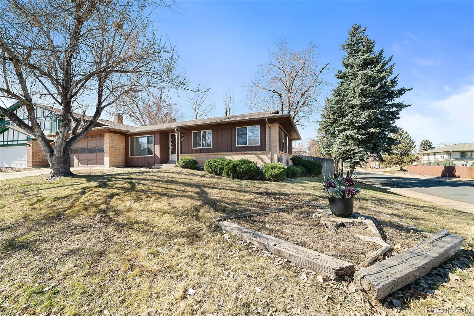 2801 S Roslyn Street