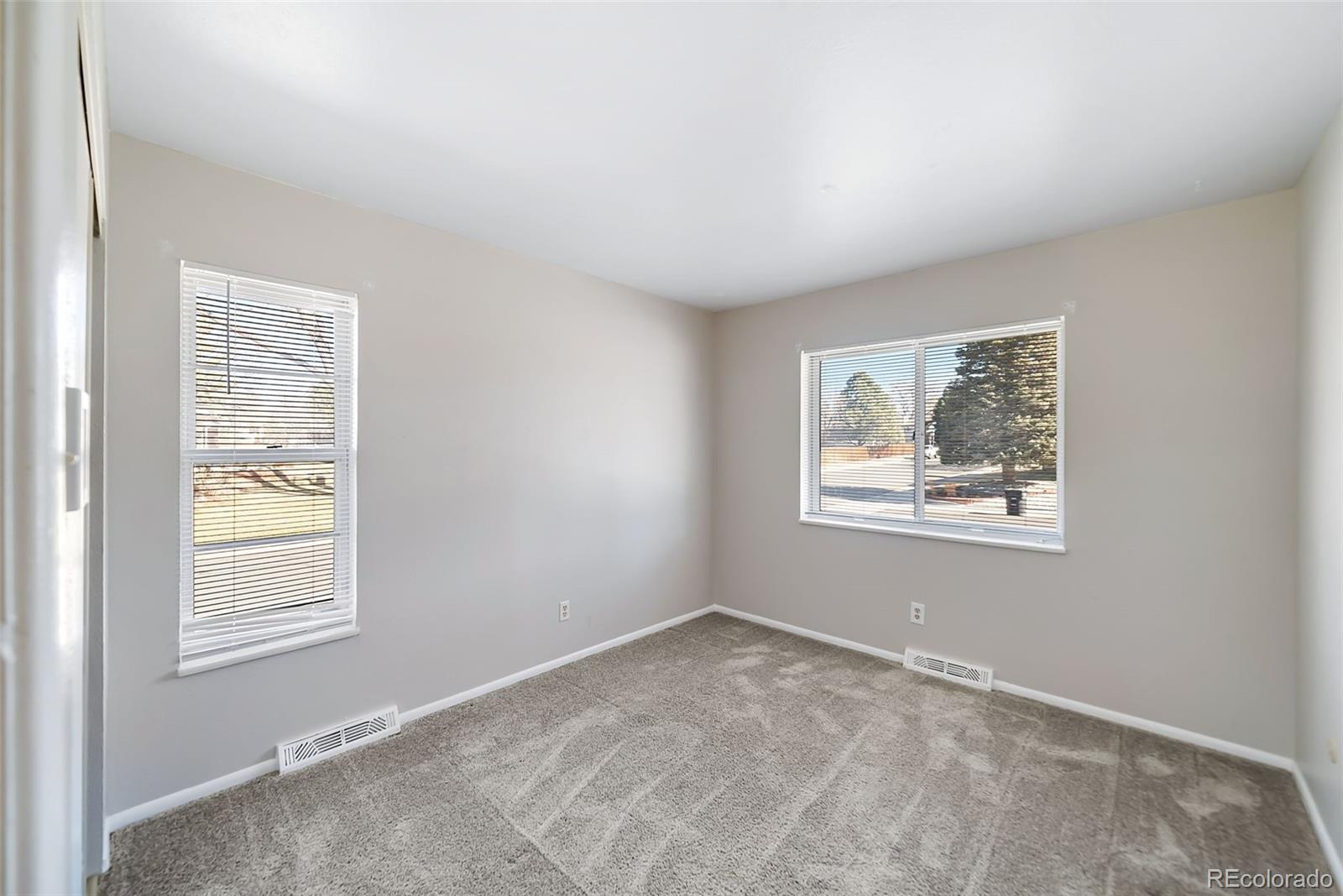 2801 S Roslyn Street