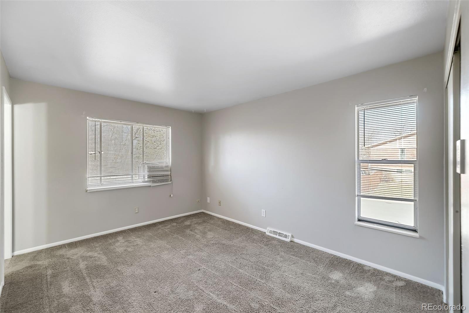 2801 S Roslyn Street