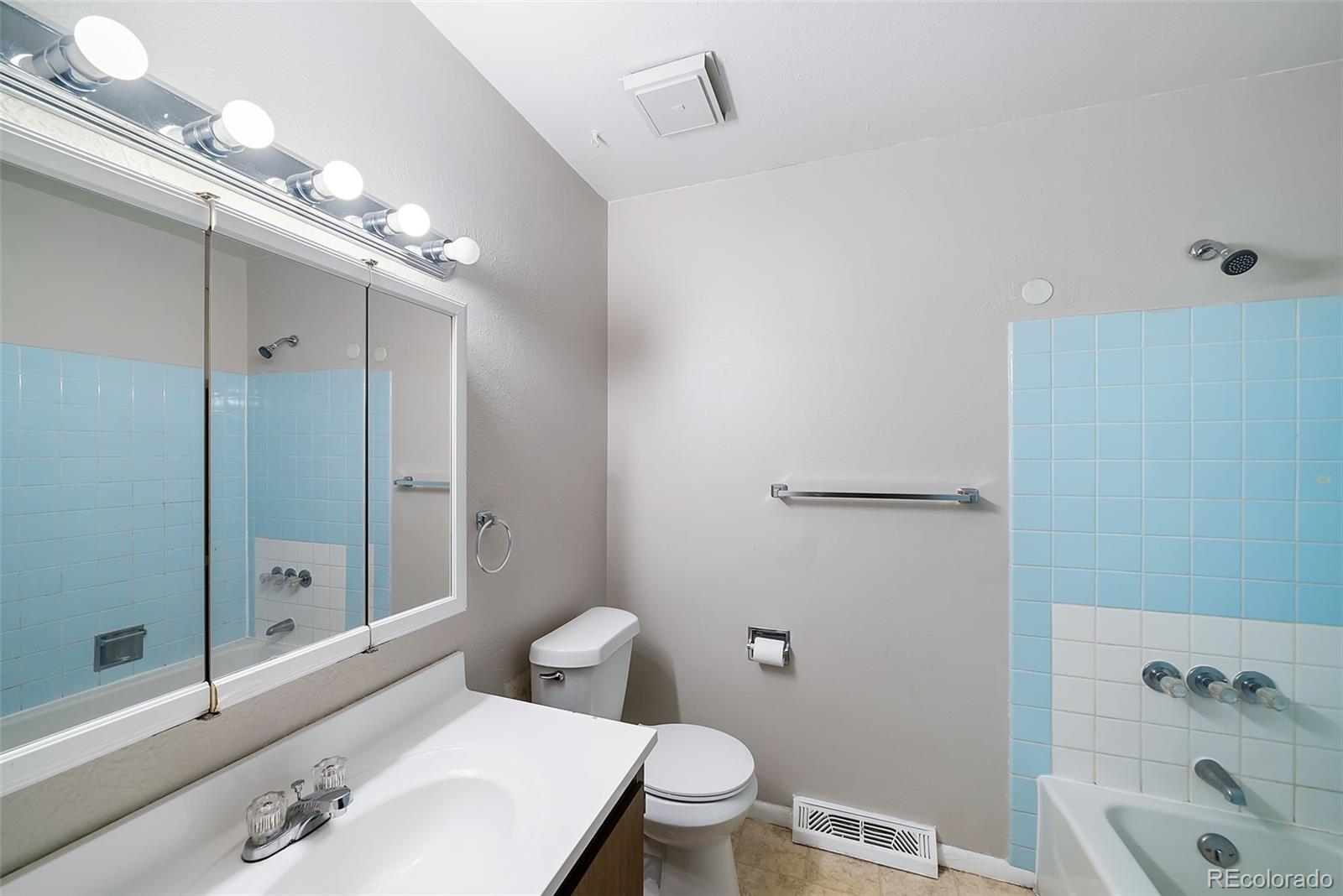 2801 S Roslyn Street