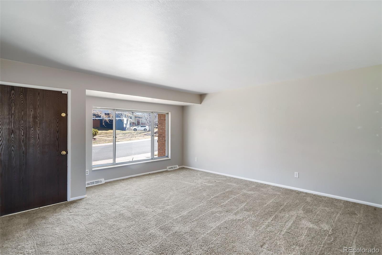 2801 S Roslyn Street