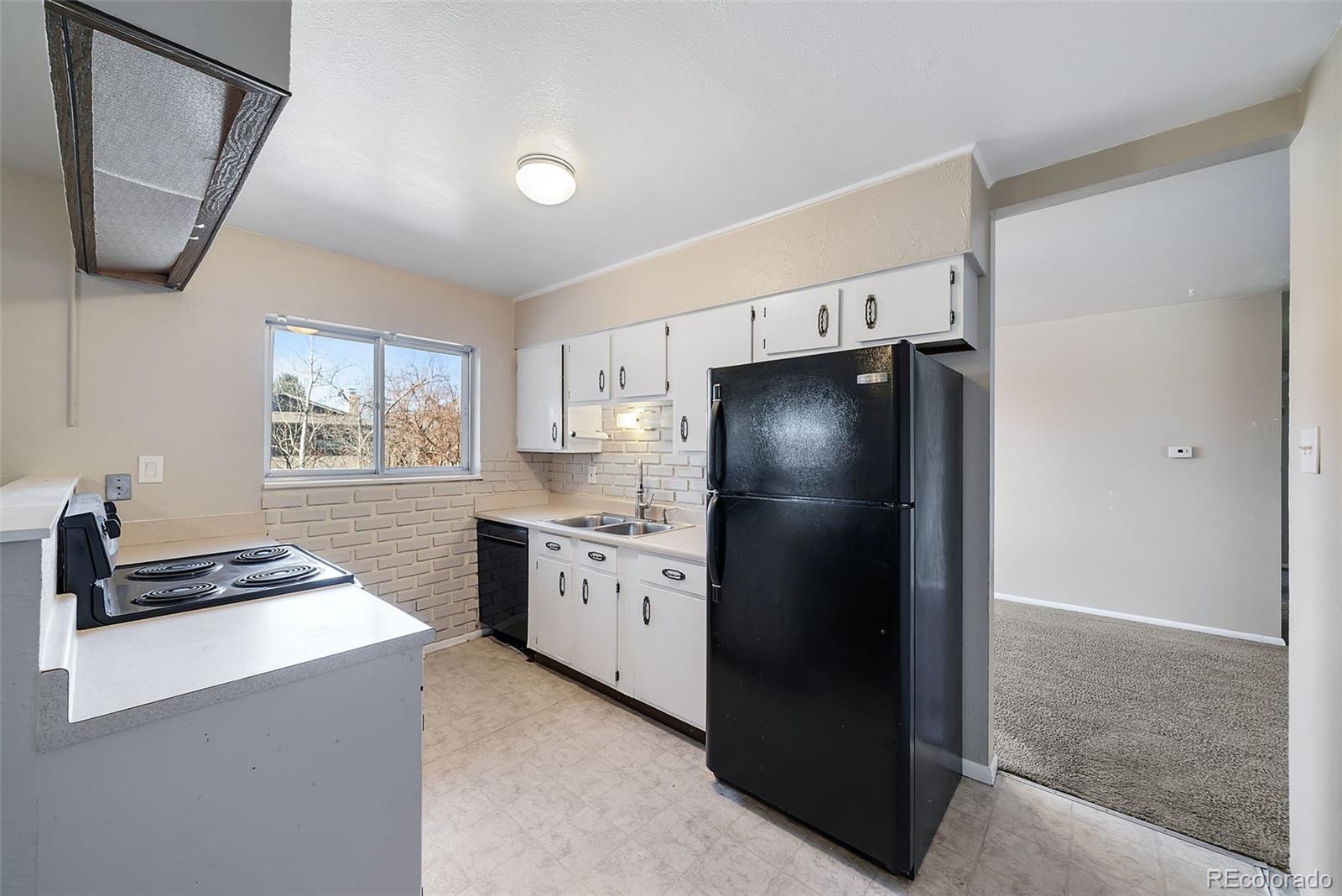 2801 S Roslyn Street