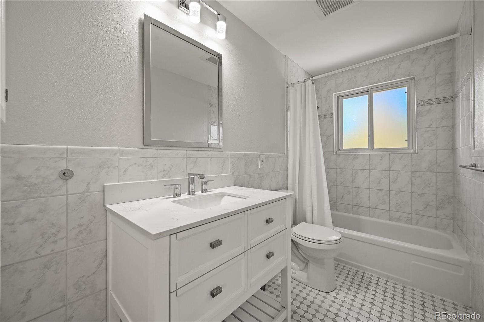 987 S Johnson Street