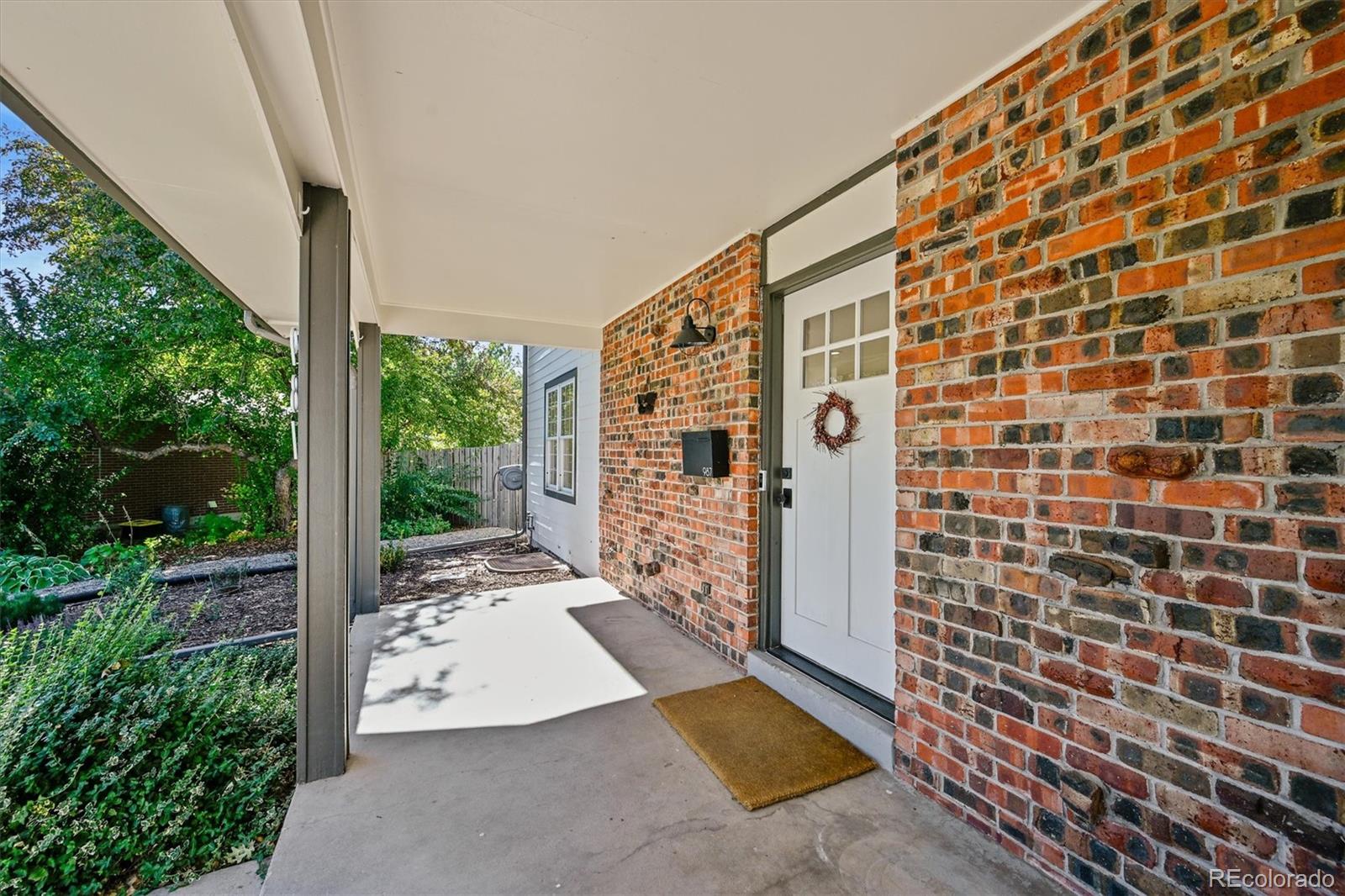 987 S Johnson Street