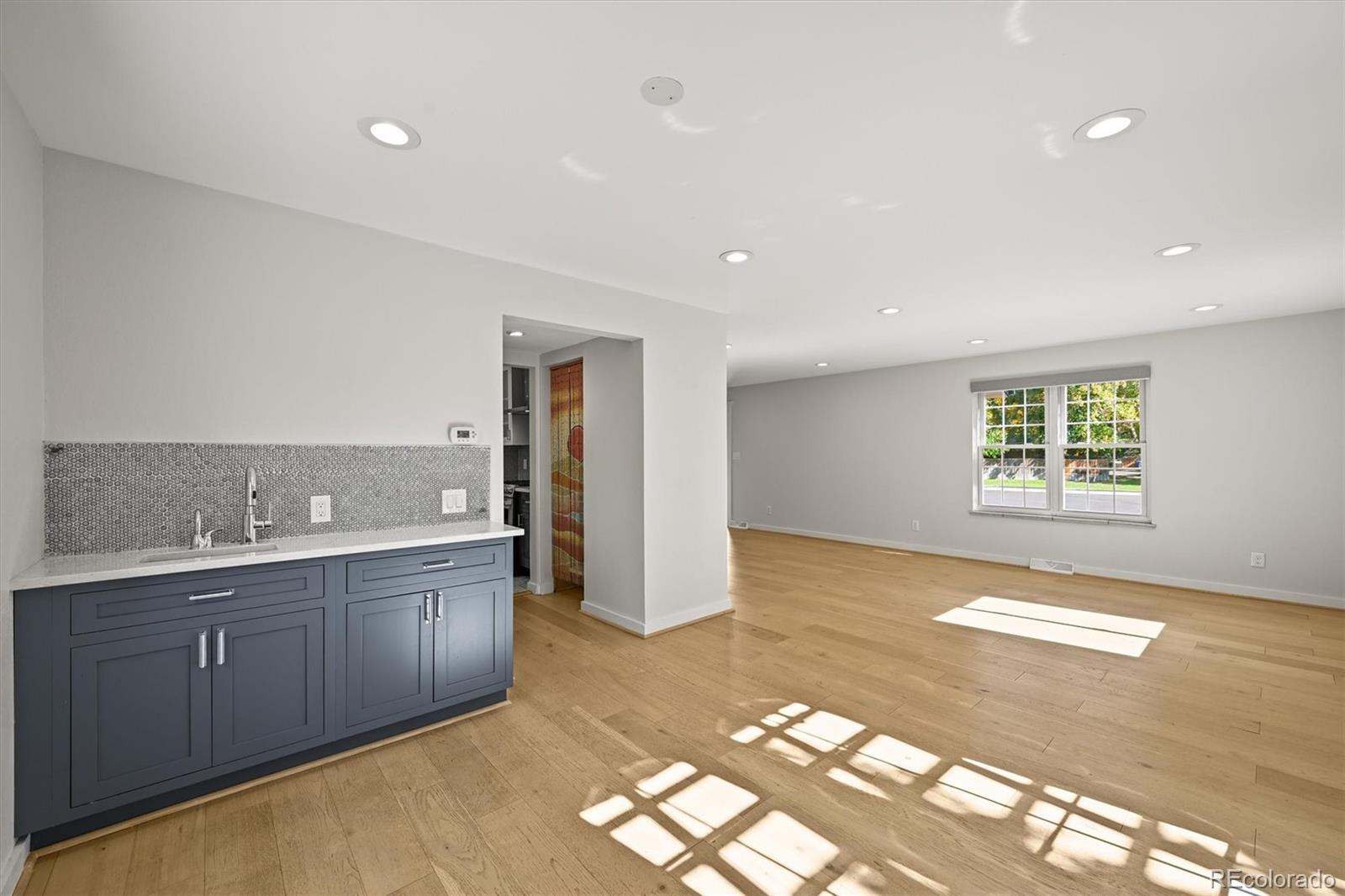 987 S Johnson Street