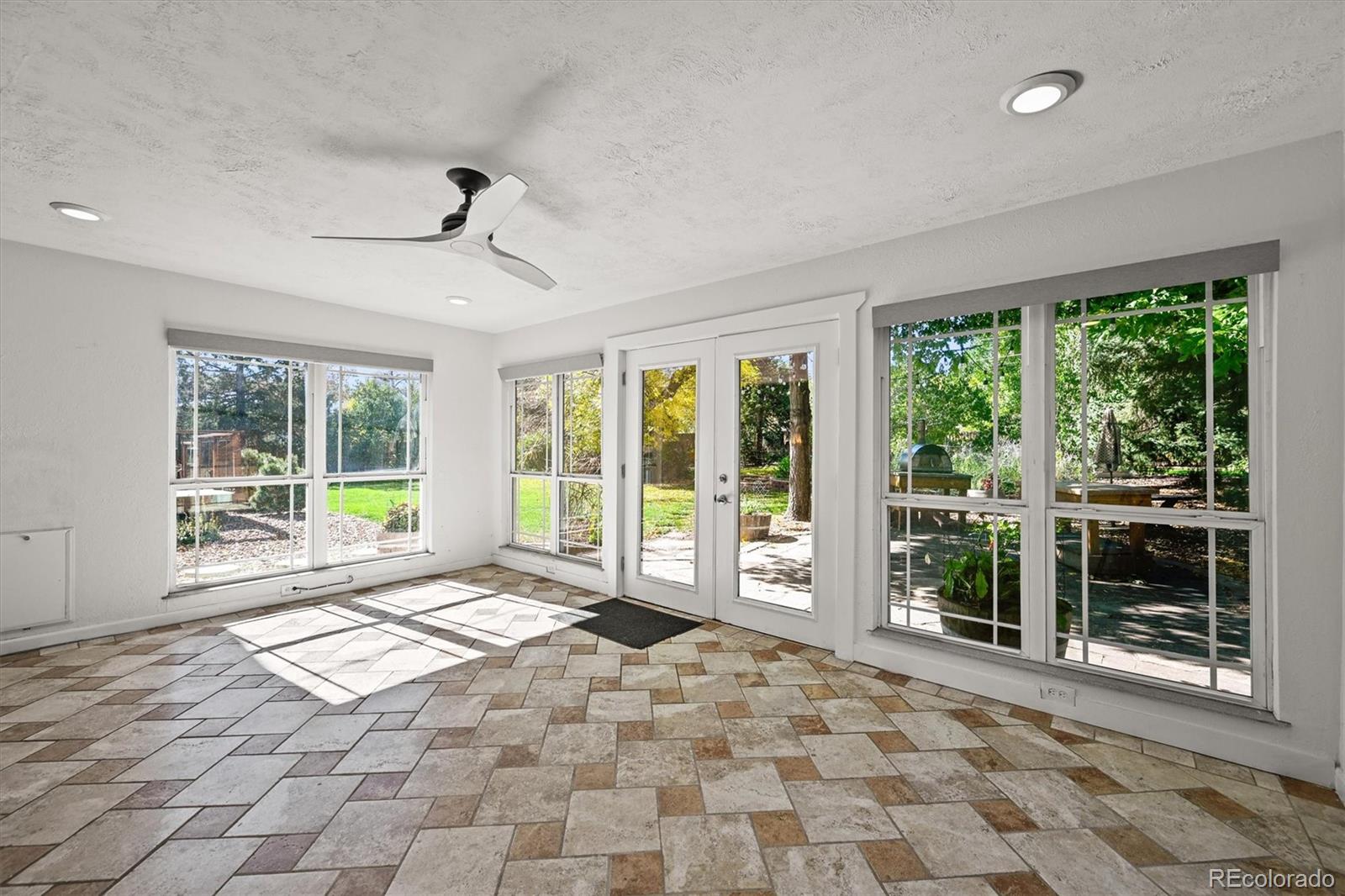 987 S Johnson Street