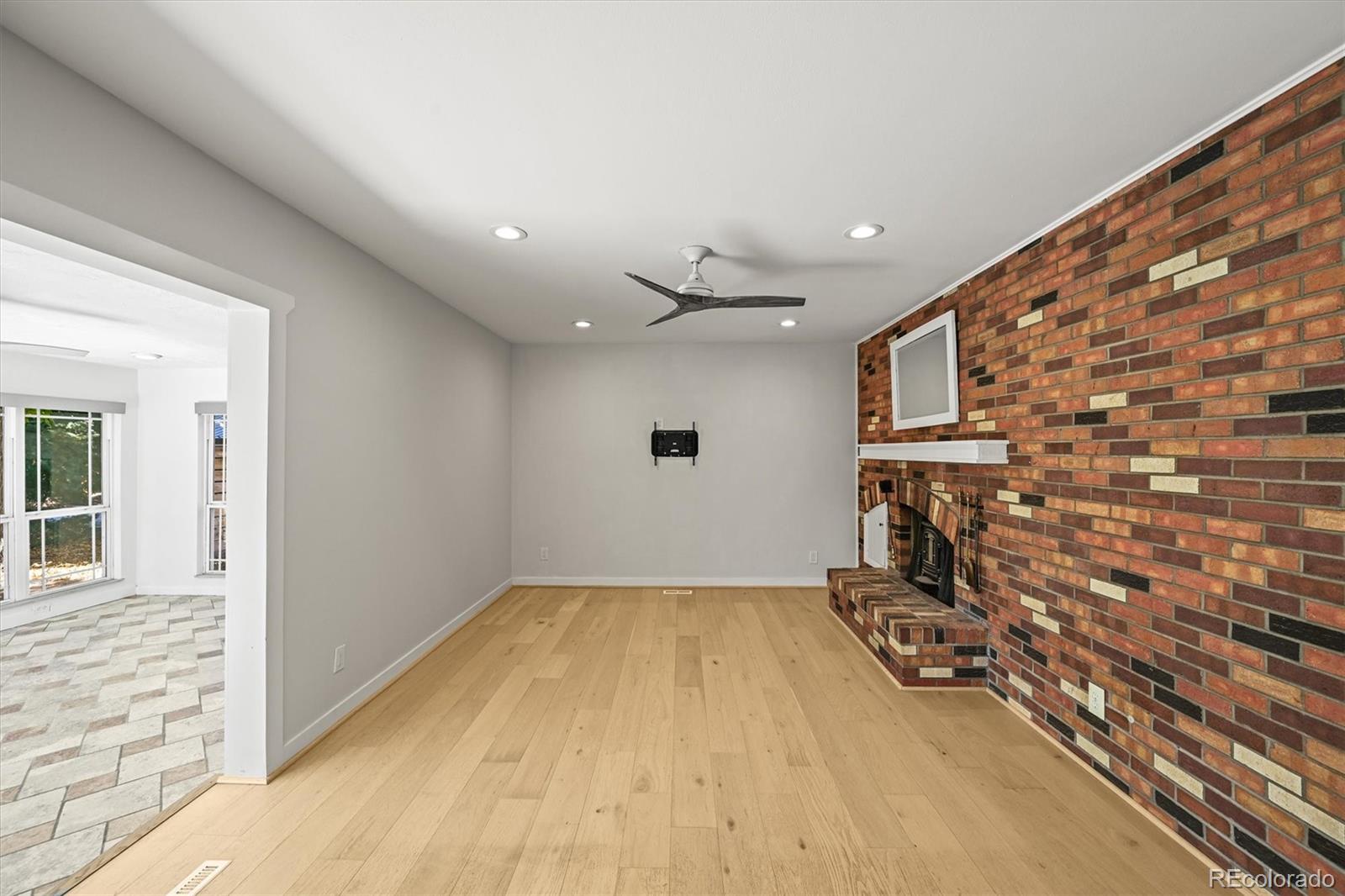 987 S Johnson Street