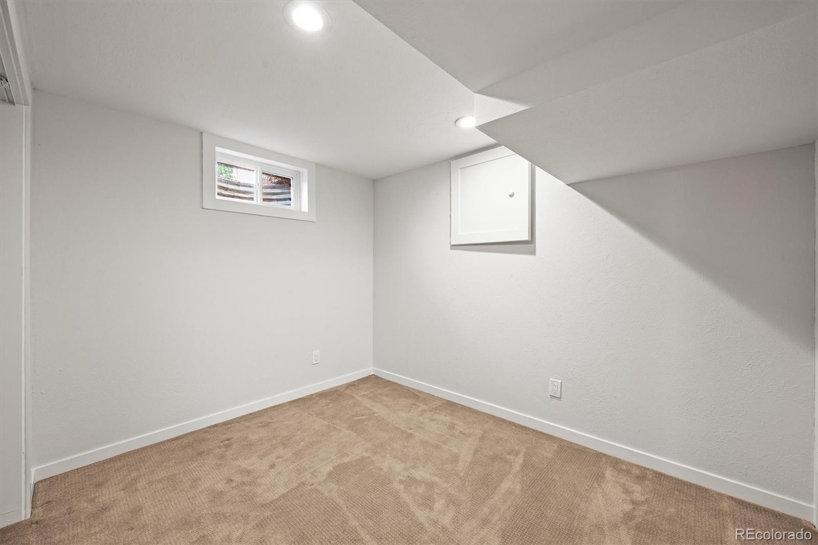 987 S Johnson Street