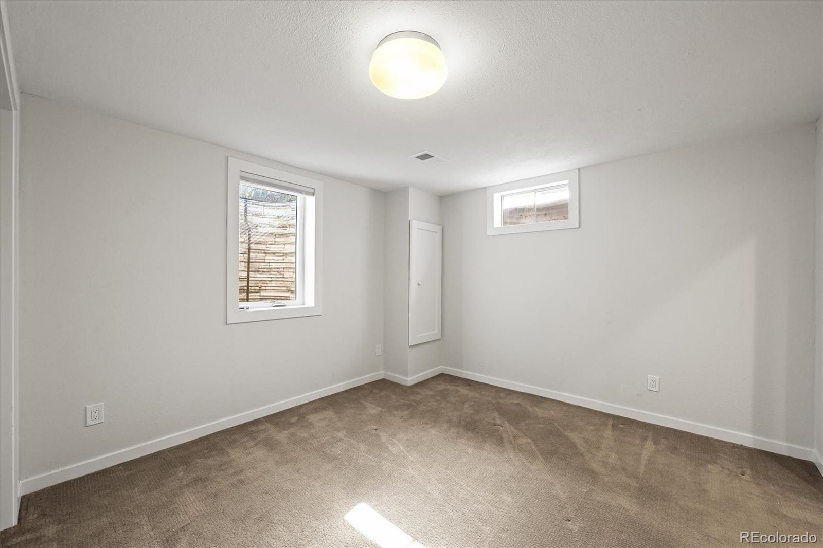 987 S Johnson Street