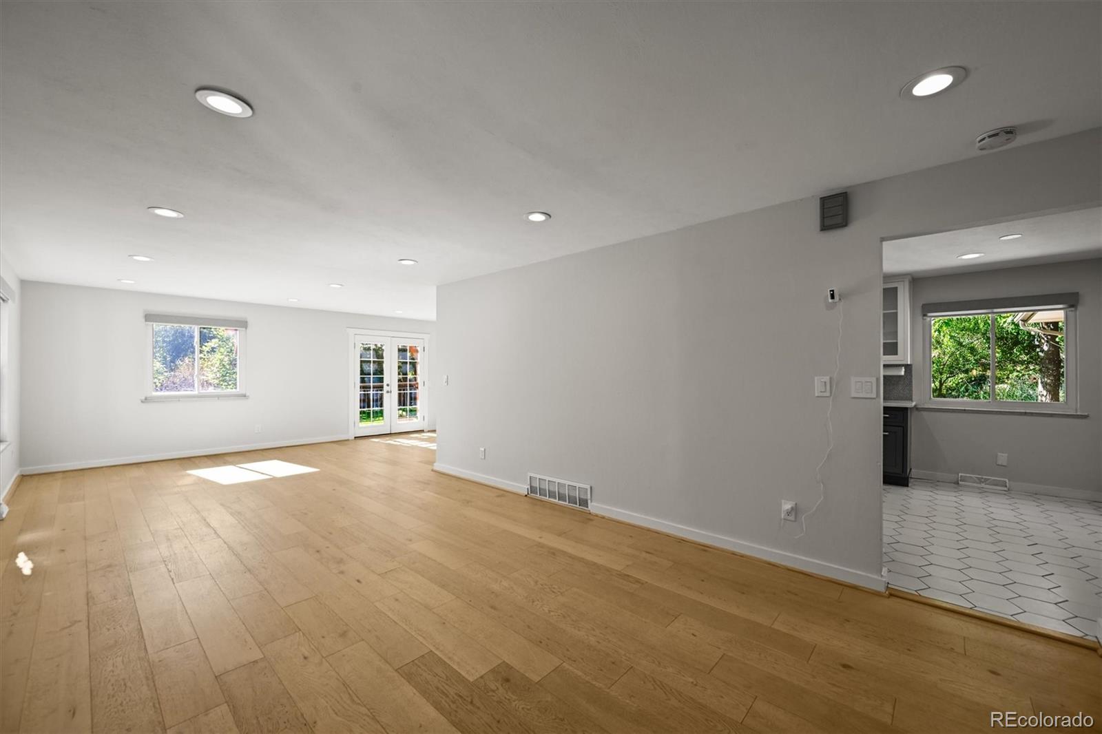 987 S Johnson Street