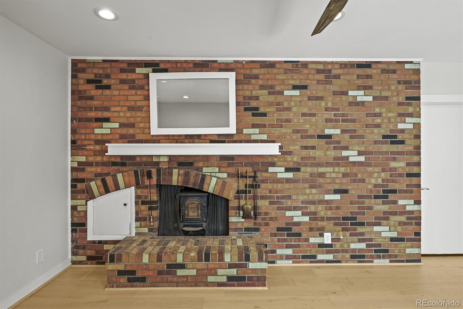 987 S Johnson Street