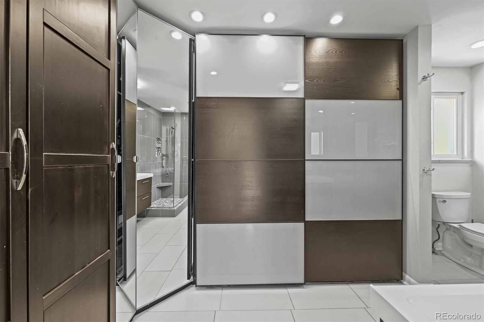 987 S Johnson Street