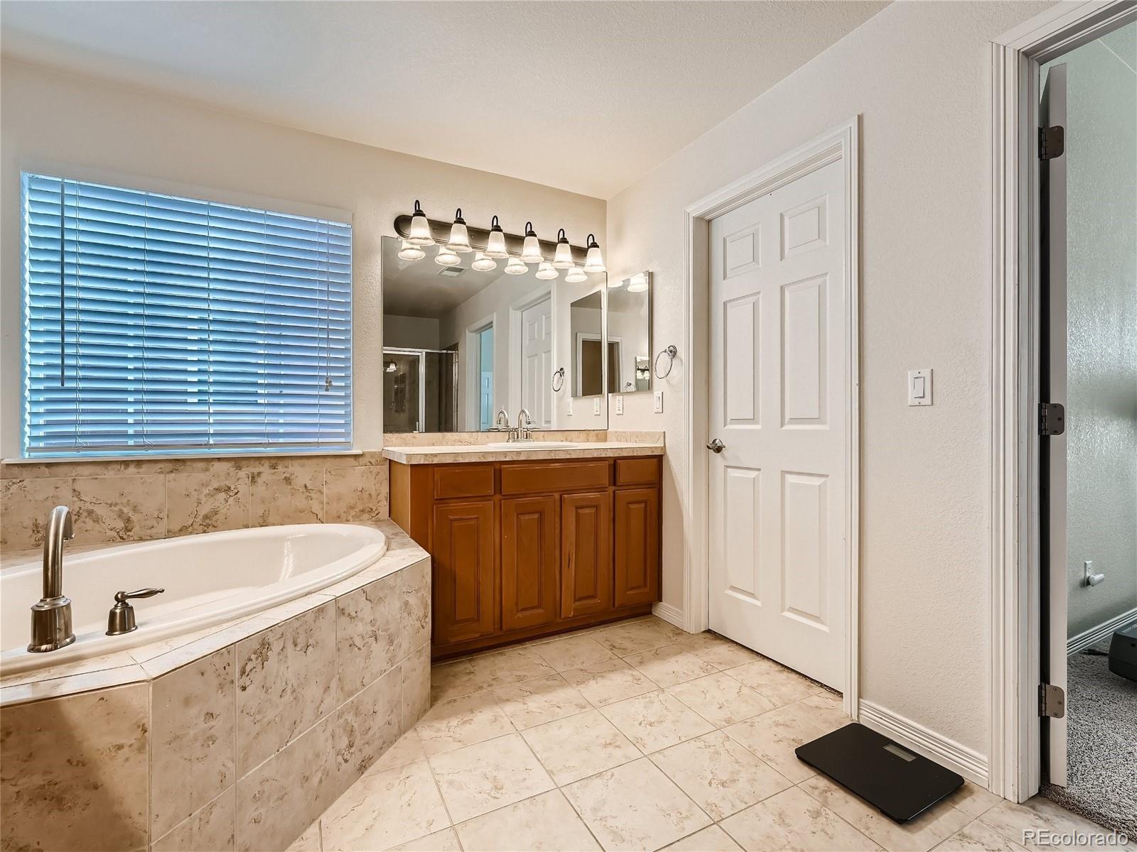 6523 S Irvington Way