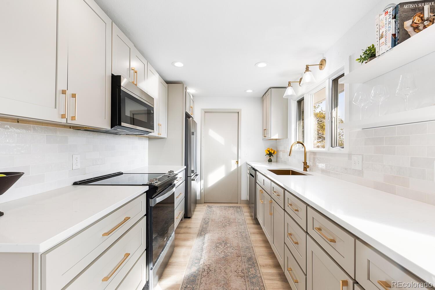 6246 W Coal Mine Place