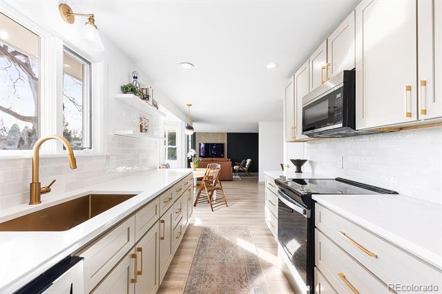 6246 W Coal Mine Place
