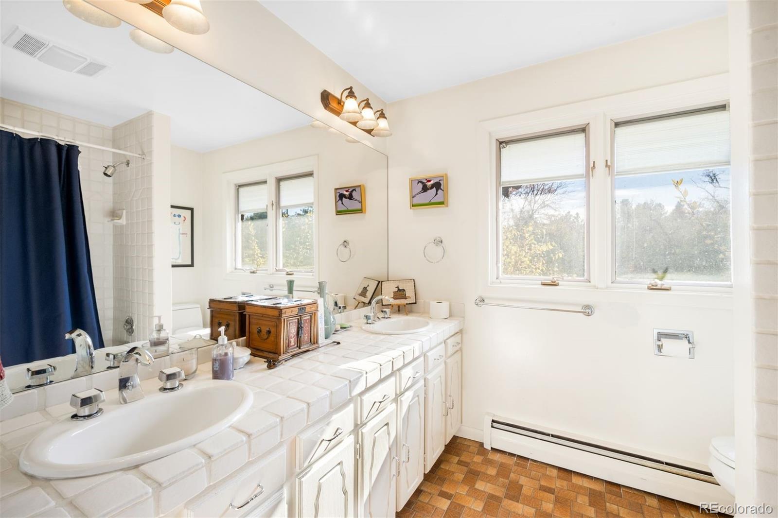 2600 E Willamette Lane