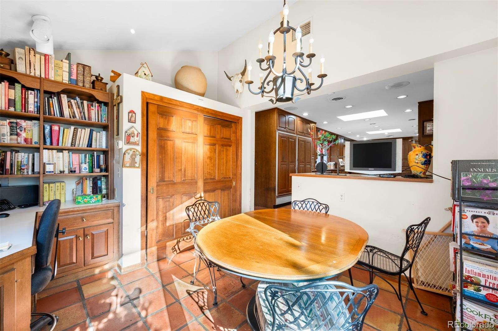 2600 E Willamette Lane