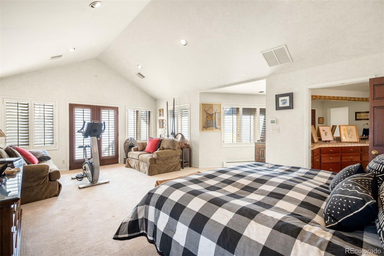 2600 E Willamette Lane