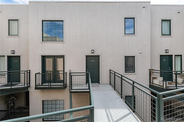 790 N Clarkson Street Unit: 205