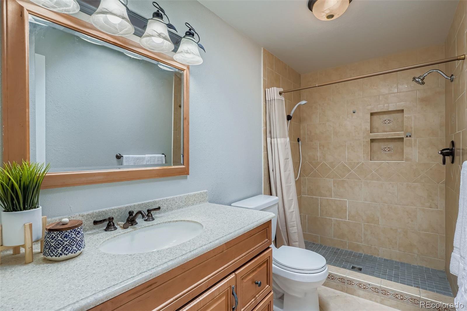 1035 S Elmira Street