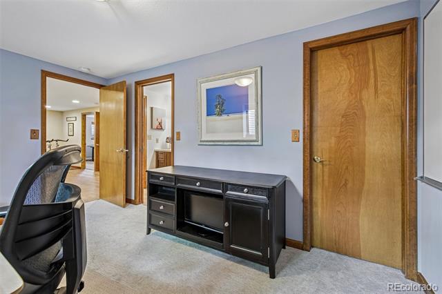 869 W Barberry Circle