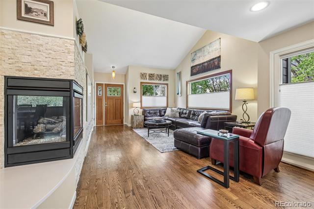 869 W Barberry Circle