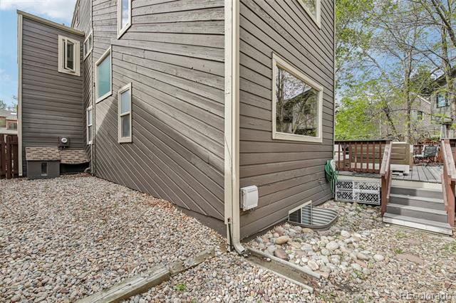 869 W Barberry Circle