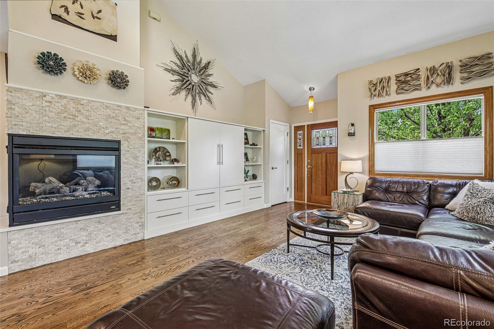 869 W Barberry Circle