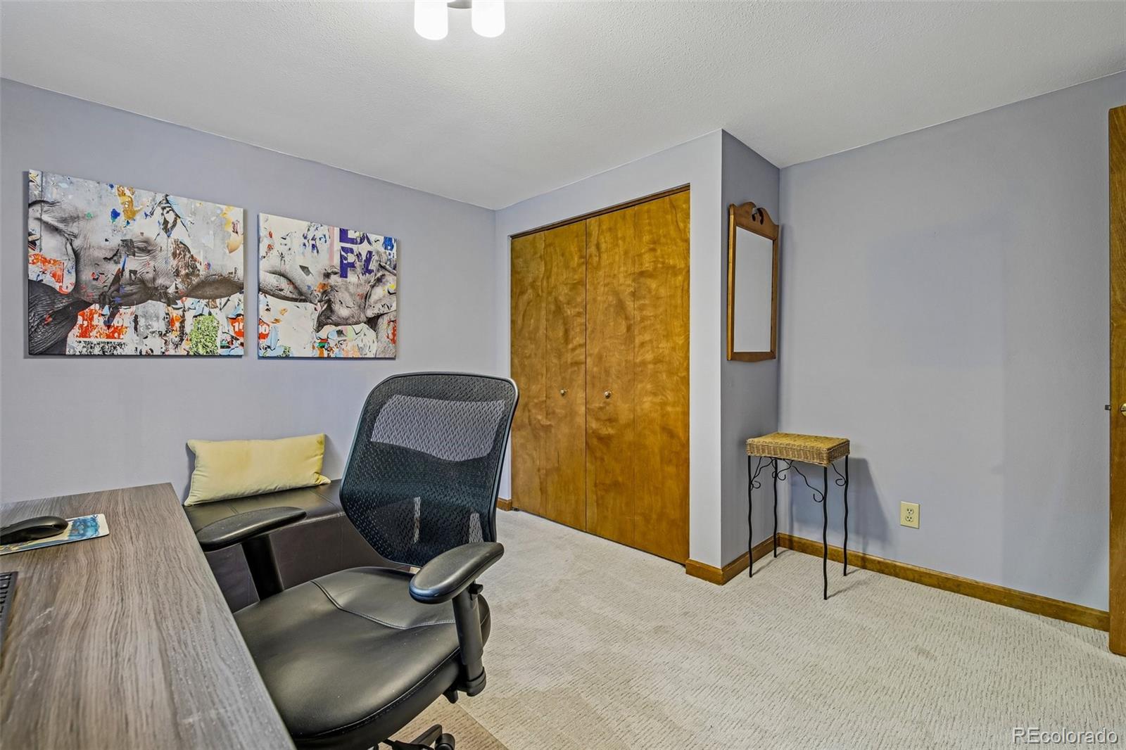 869 W Barberry Circle