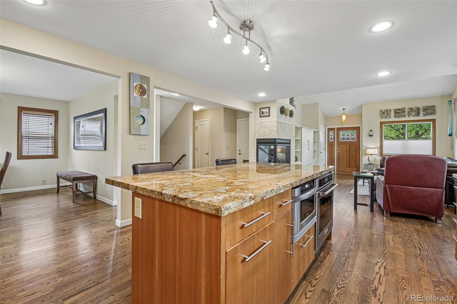 869 W Barberry Circle