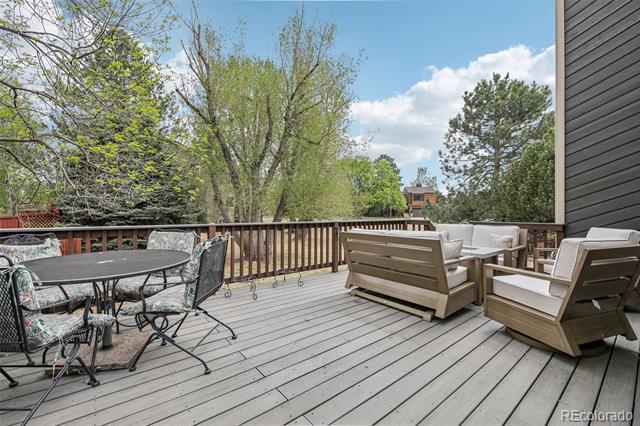 869 W Barberry Circle