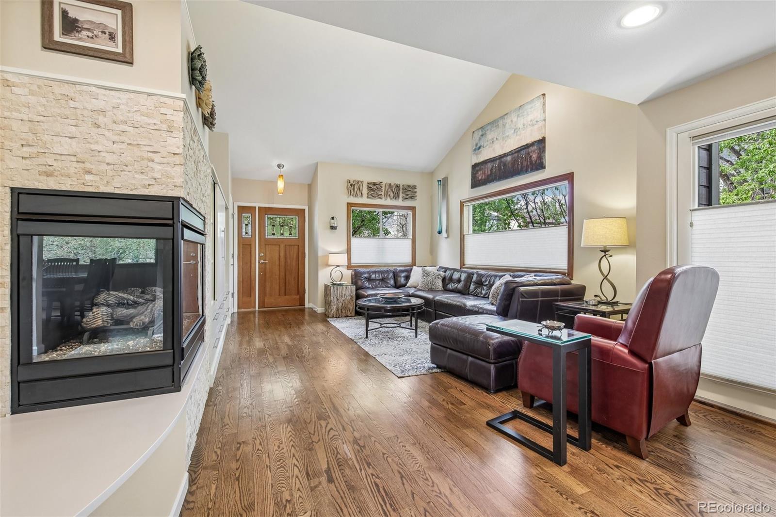 869 W Barberry Circle