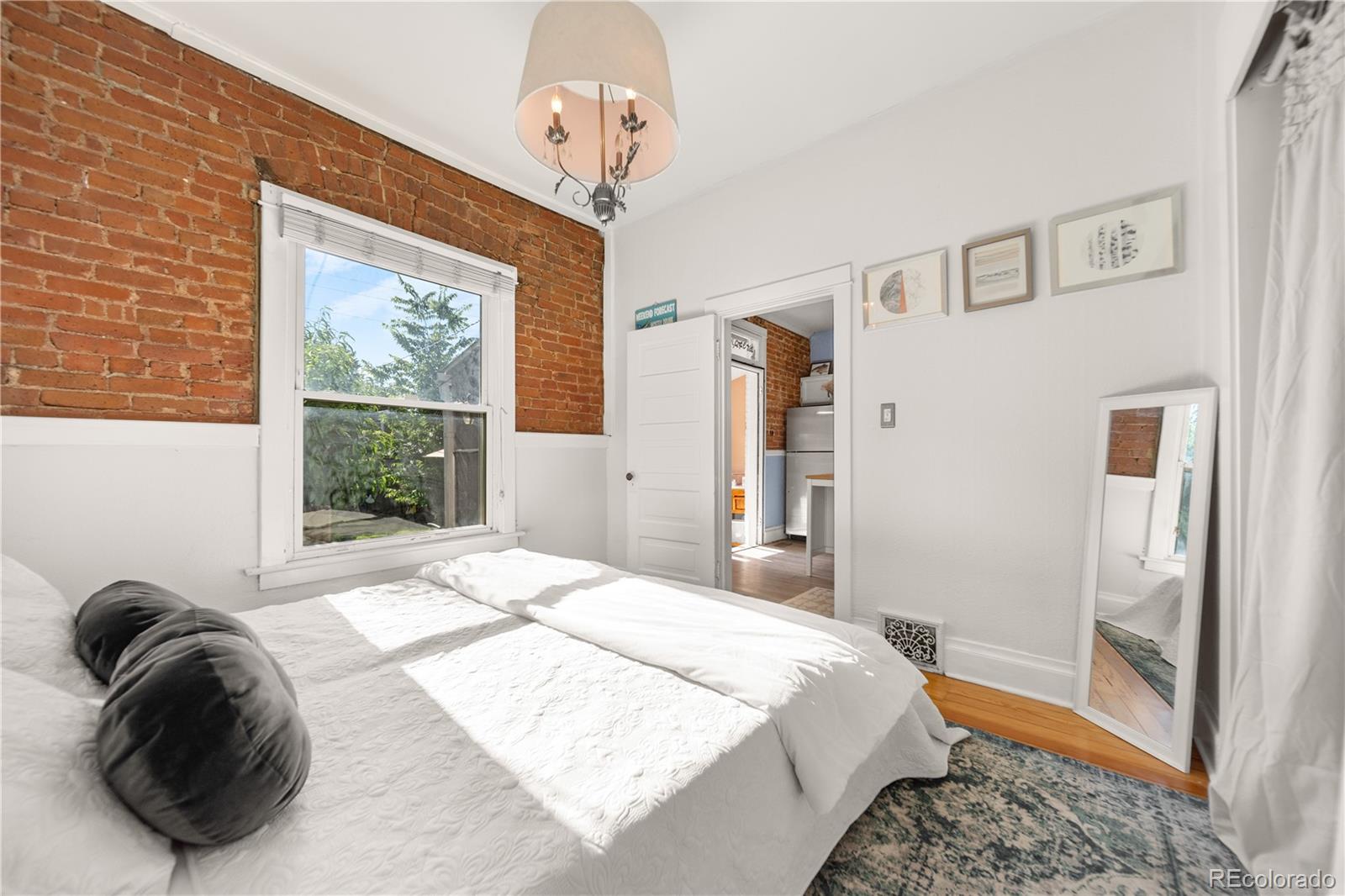 461 N Downing Street