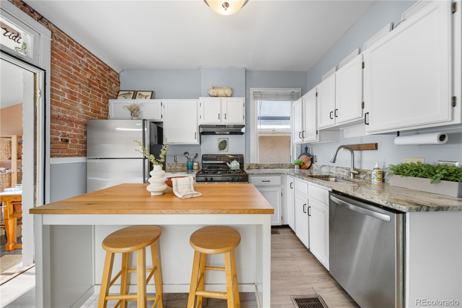 461 N Downing Street