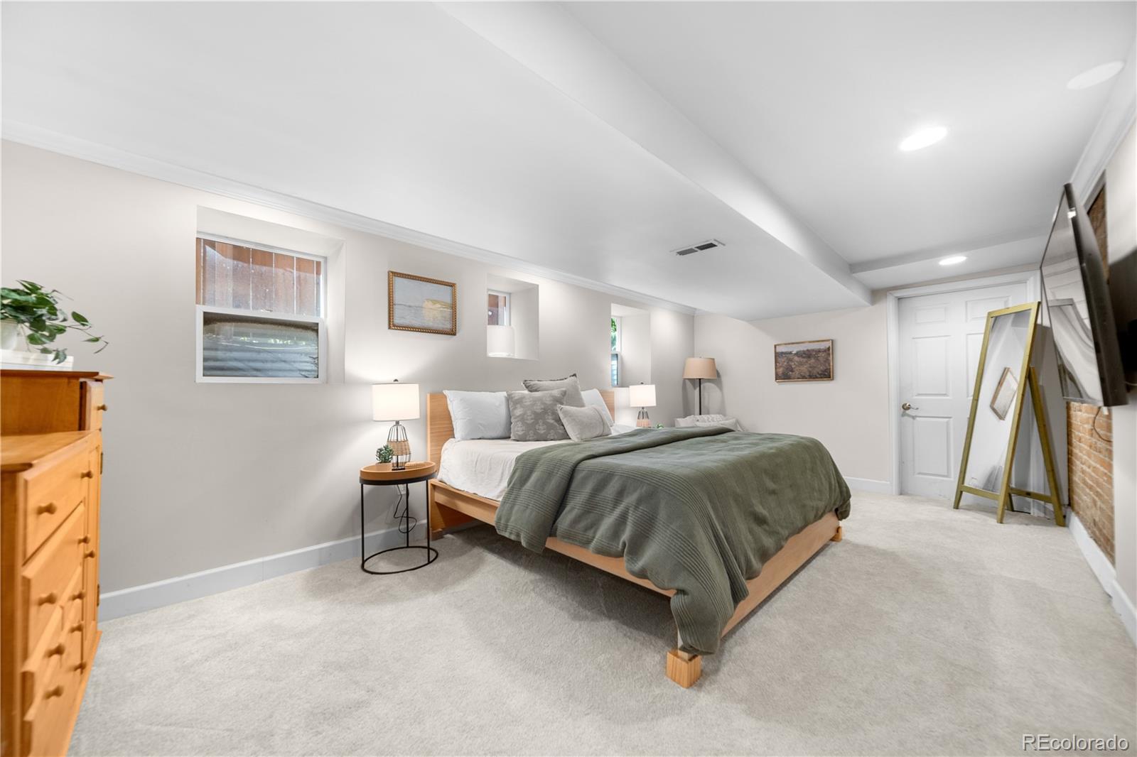 461 N Downing Street