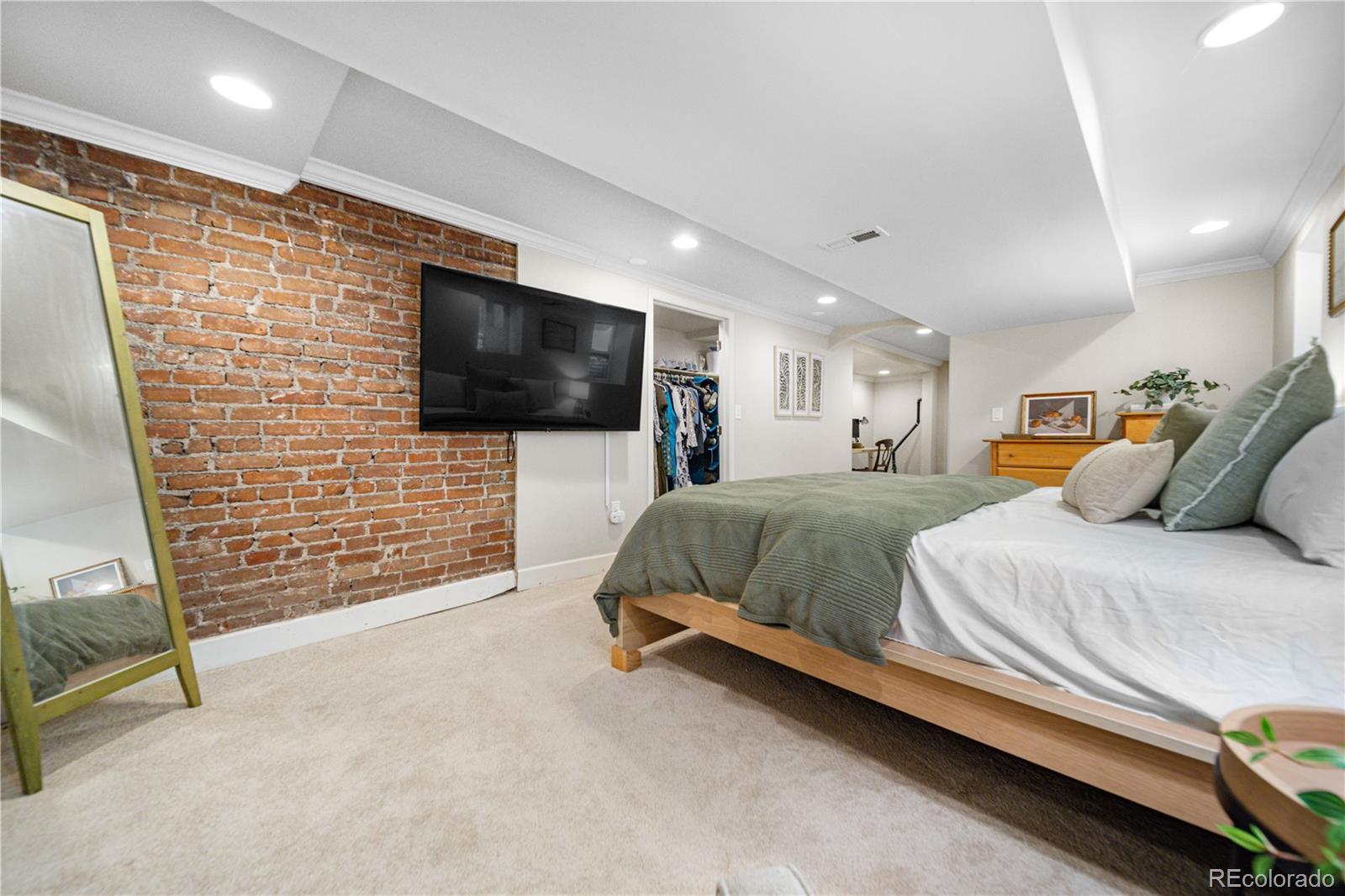 461 N Downing Street