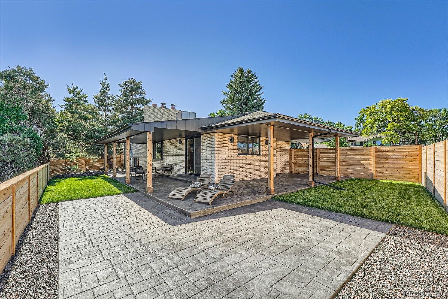 8328 W 69th Way