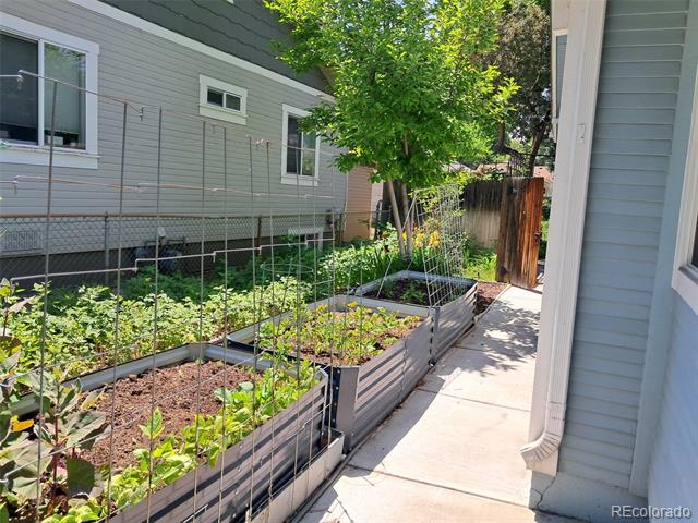 2011 S Franklin Street