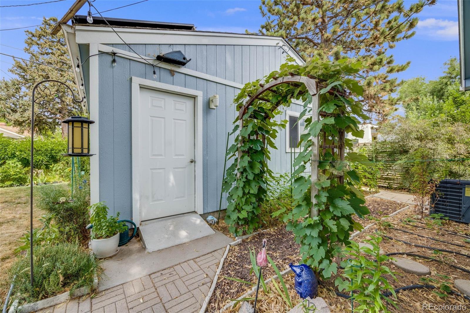 2011 S Franklin Street