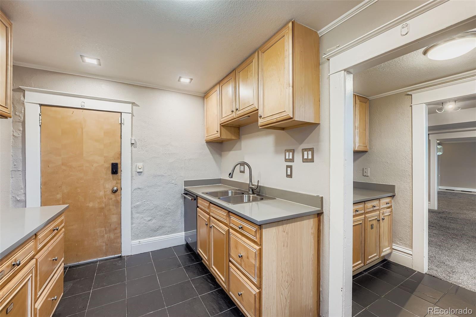 951 N Corona Street Unit: 5