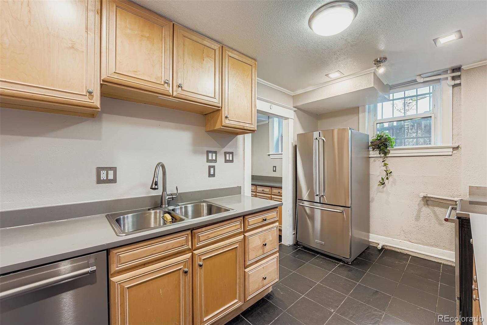 951 N Corona Street Unit: 5