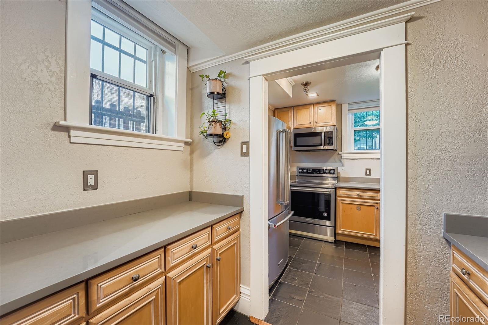 951 N Corona Street Unit: 5