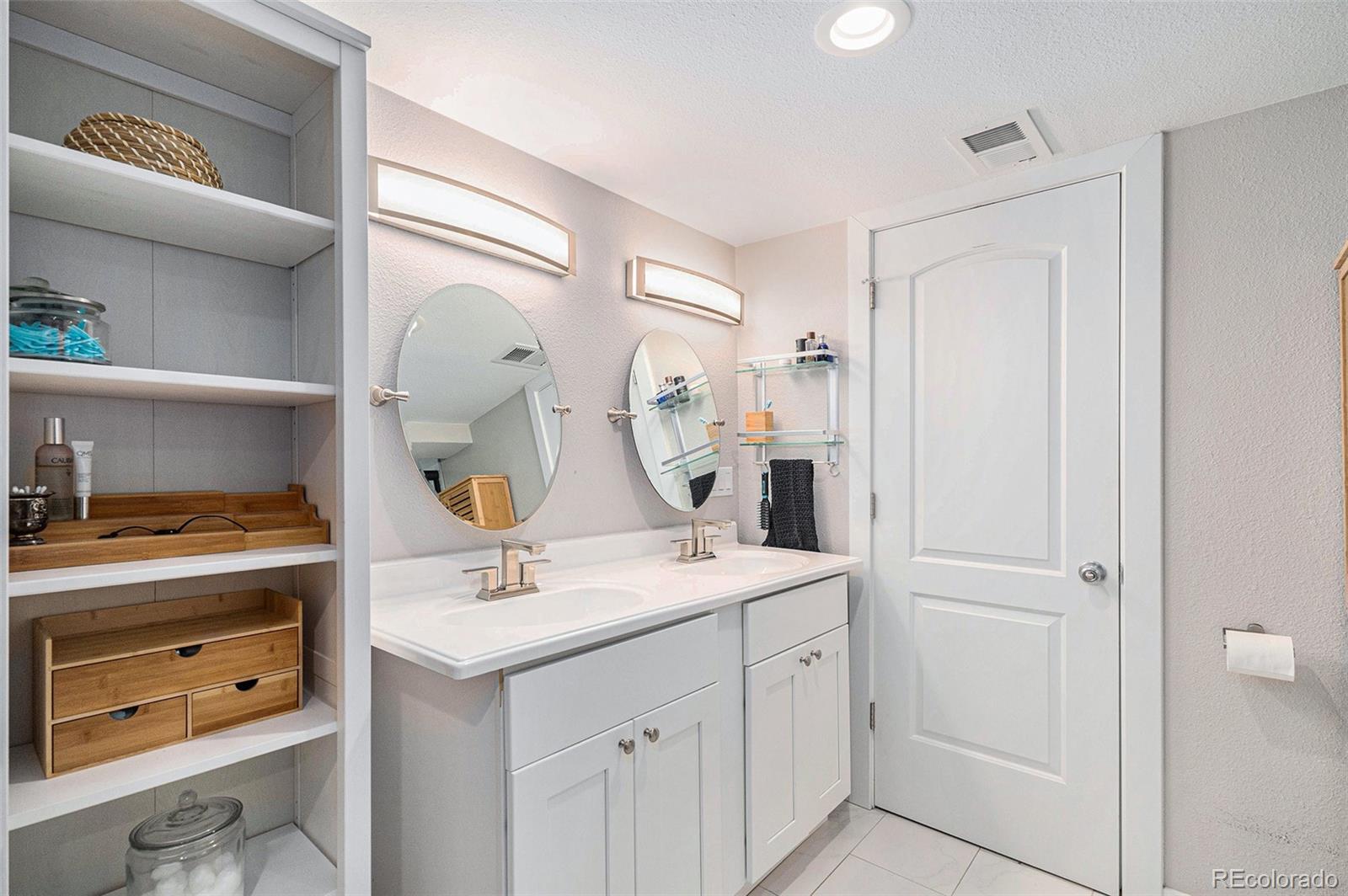 5770 S Hickory Street