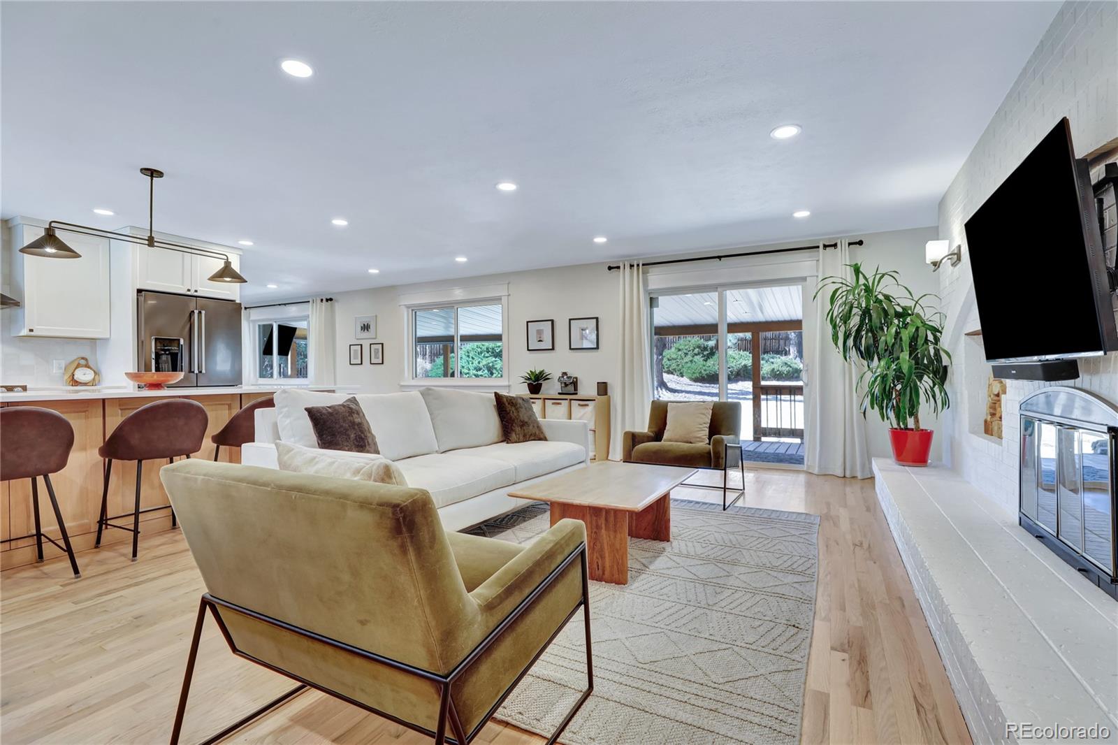 7584 W 83rd