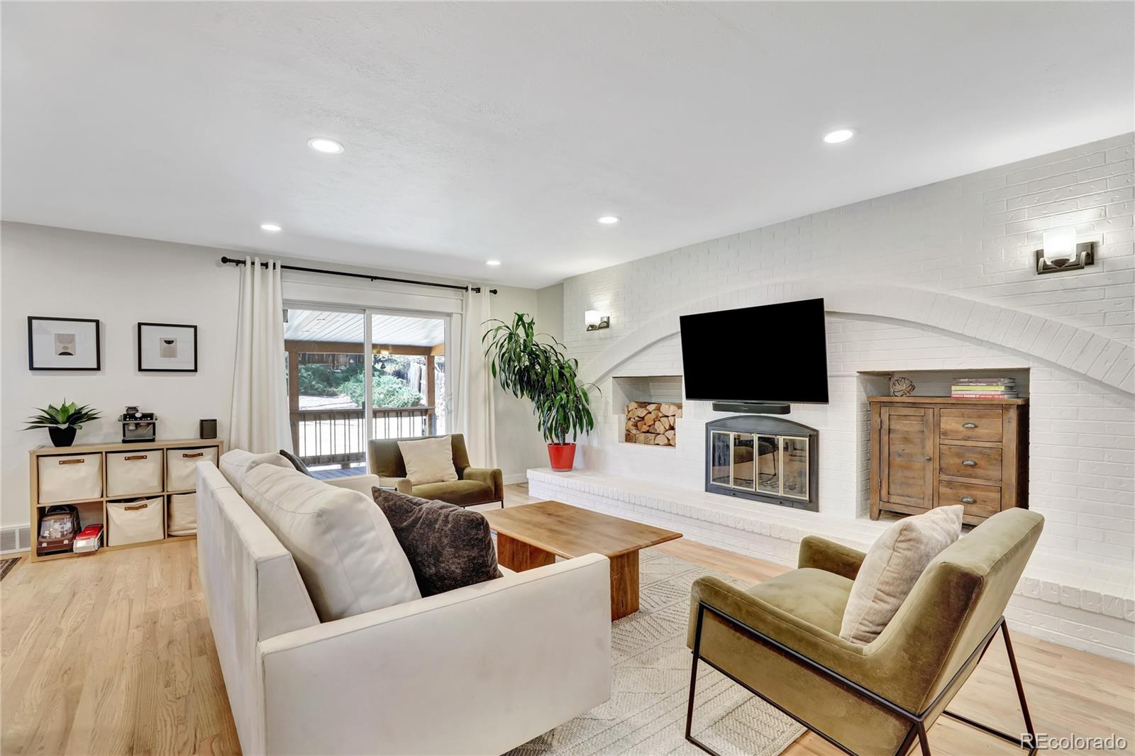 7584 W 83rd