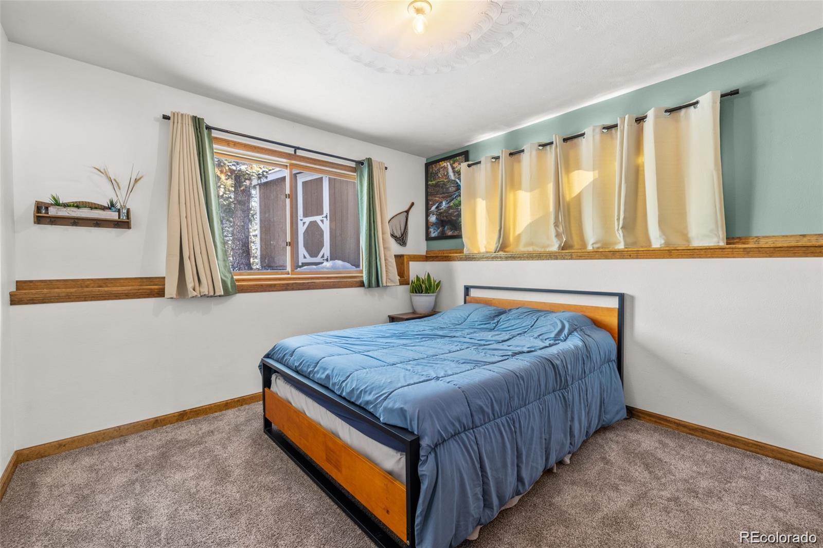 121 Iris Drive