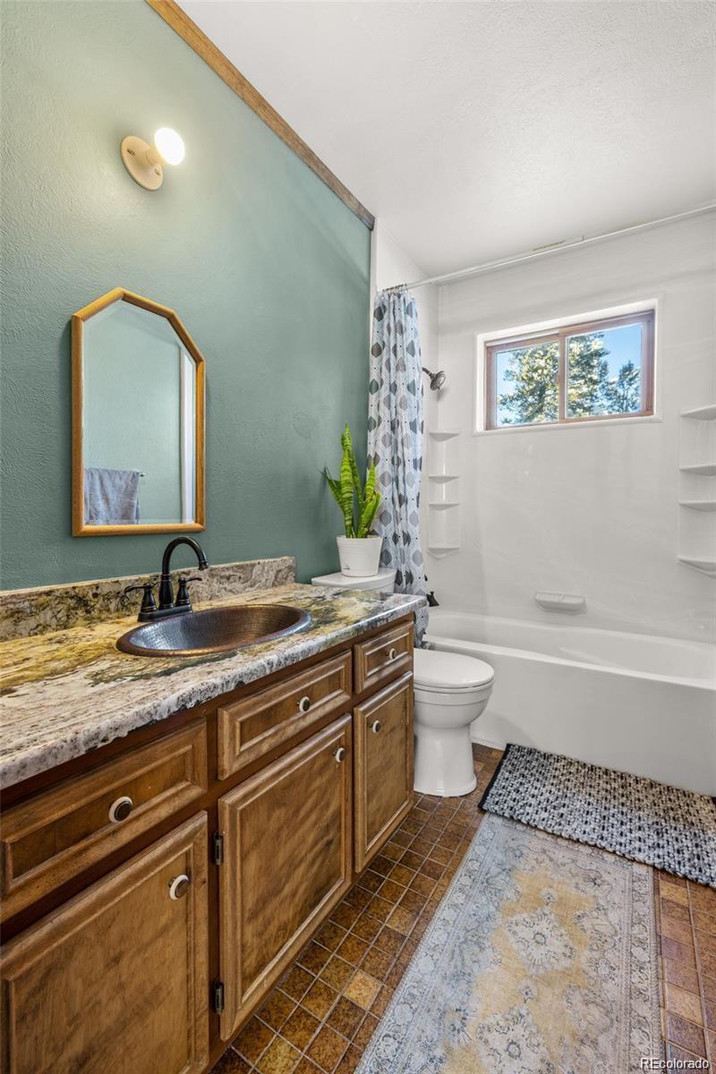 121 Iris Drive