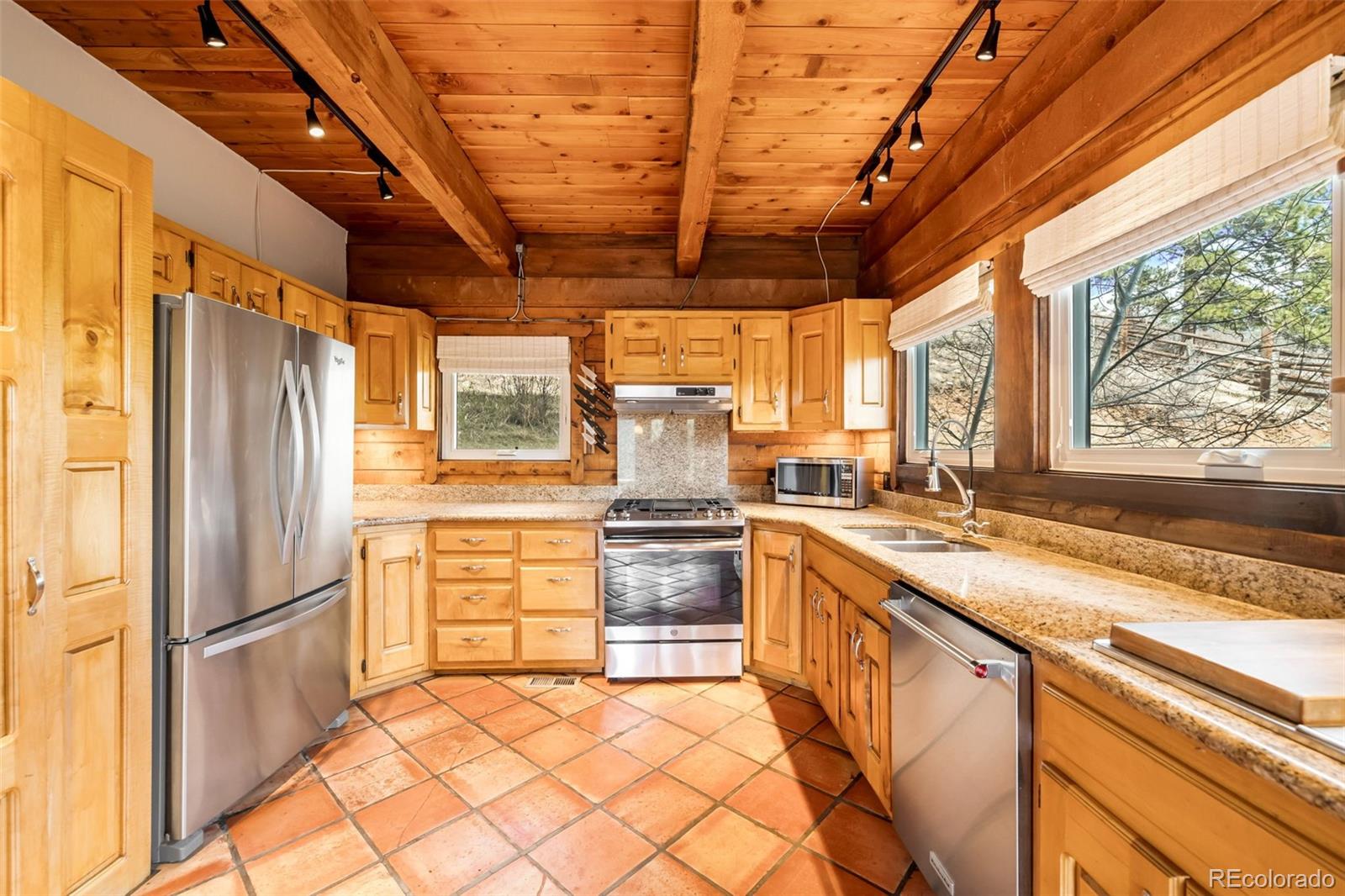 3890 S Skyline Drive