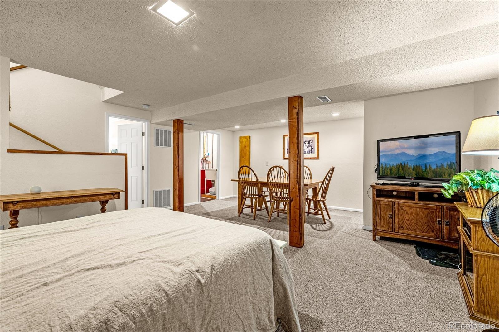 1419 W Lake Court